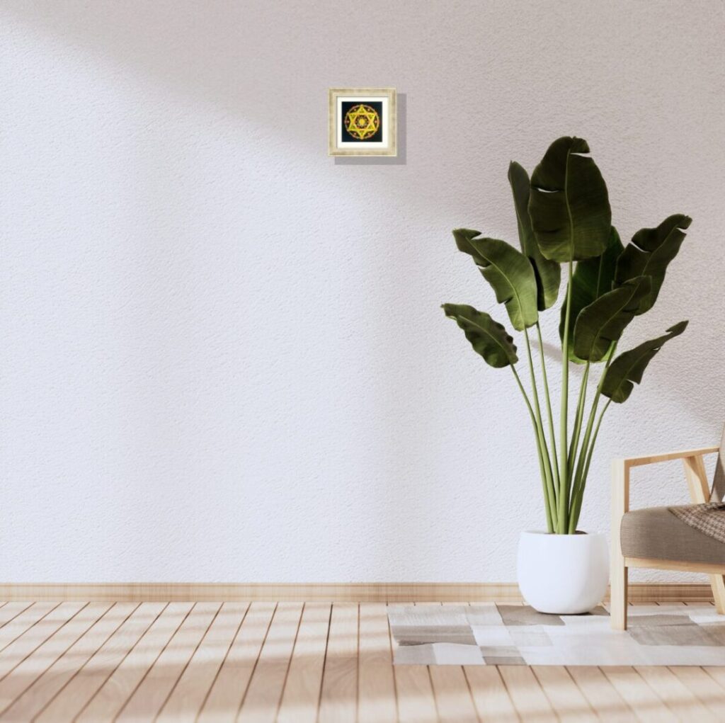 風水で癒し効果を高めるリビング設置例。観葉植物と調和するエネルギーアート。曼荼羅アート「繁栄」。
