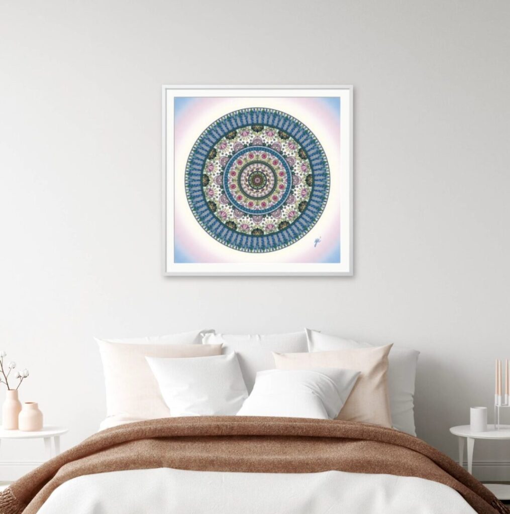 寝室を聖域へと変えるLサイズの曼荼羅アート。壁一面に広がる幸福の波動が、一日をリセットし、翌日の成功への活力を養います。