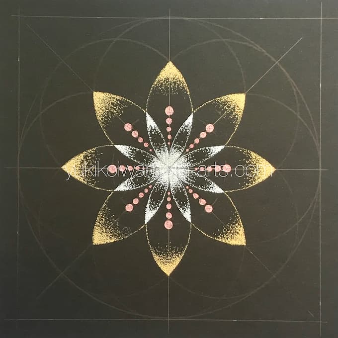点描曼荼羅アートの基本的な描き方　ピンクペンで中心からだんだん大きくなるように円を描きます